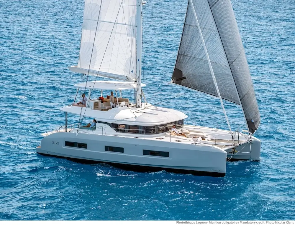 Can One Person Operate A Catamaran 1